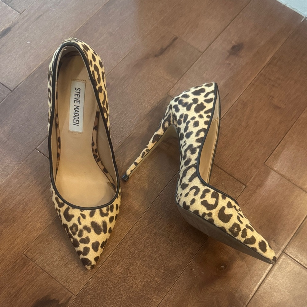 Steve Madden rare Daisie Leopard-Print Pointed Stiletto Pumps - size 7M